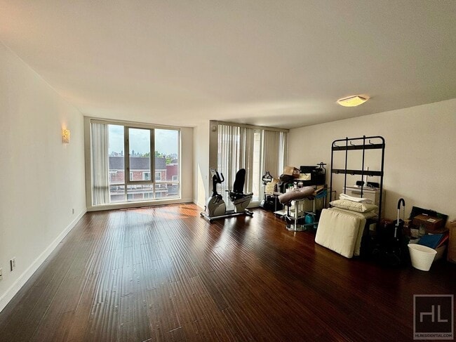 31-61-61 37th St in Queens, NY - Building Photo - Building Photo