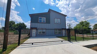9806 Fillmore St in Houston, TX - Building Photo