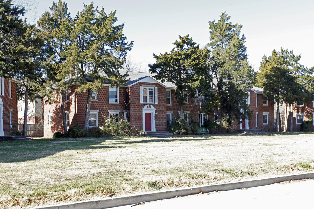 College Park Apartments in Norman, OK - Building Photo