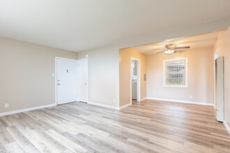 Kirkham Heights Apartments in San Francisco, CA - Building Photo - Interior Photo