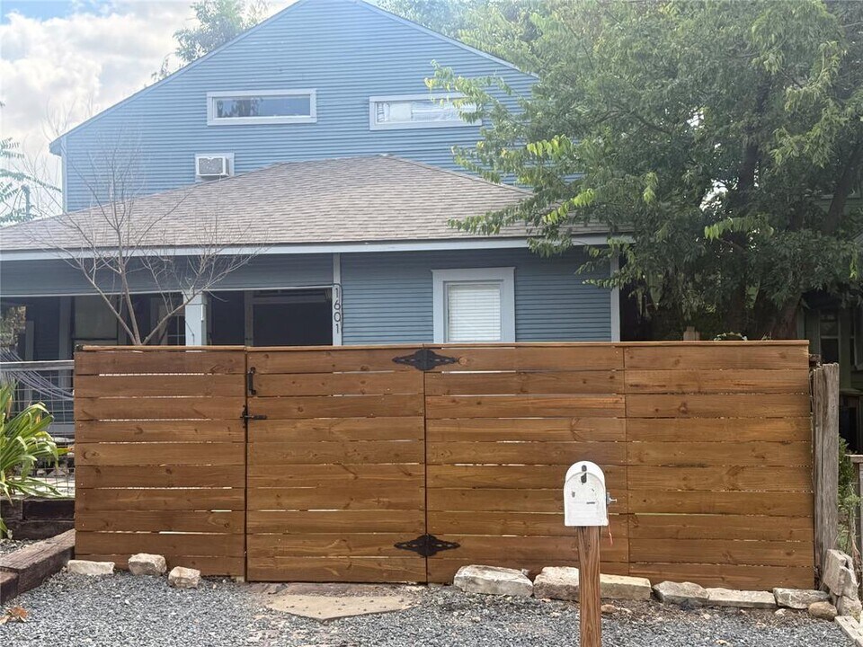 1601 E 13th St in Austin, TX - Building Photo