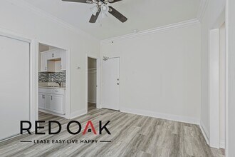 2743 San Marino St, Unit 207 in Los Angeles, CA - Building Photo - Building Photo