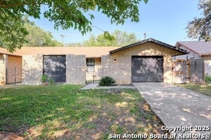 2107 Darwin Dr in San Antonio, TX - Building Photo