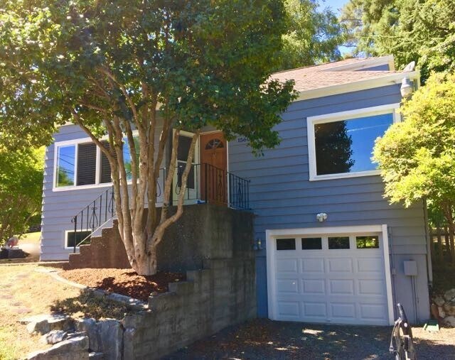 1560 NE Tagholm Rd in Poulsbo, WA - Building Photo