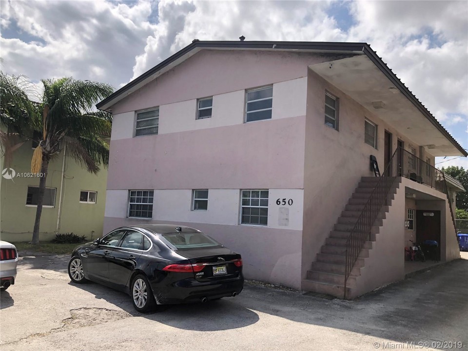 650 SW 42nd Avenue Miami, FL 33134 in Coral Gables, FL - Building Photo