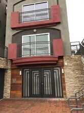 11124 Burbank Blvd in Los Angeles, CA - Building Photo - Building Photo
