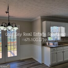 915 Burning Bush Dr in Loganville, GA - Building Photo - Building Photo