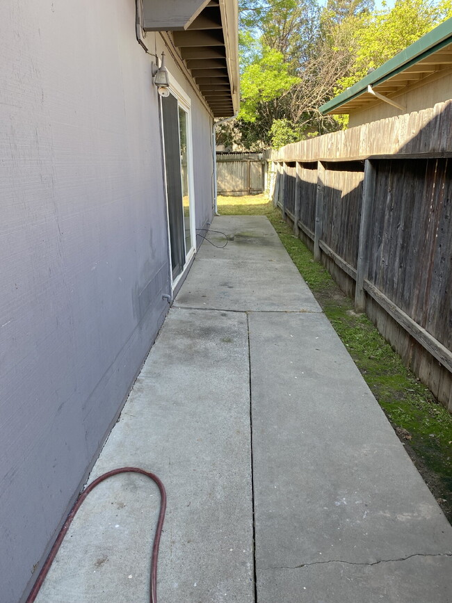 3832 Westporter Dr in Sacramento, CA - Foto de edificio - Building Photo
