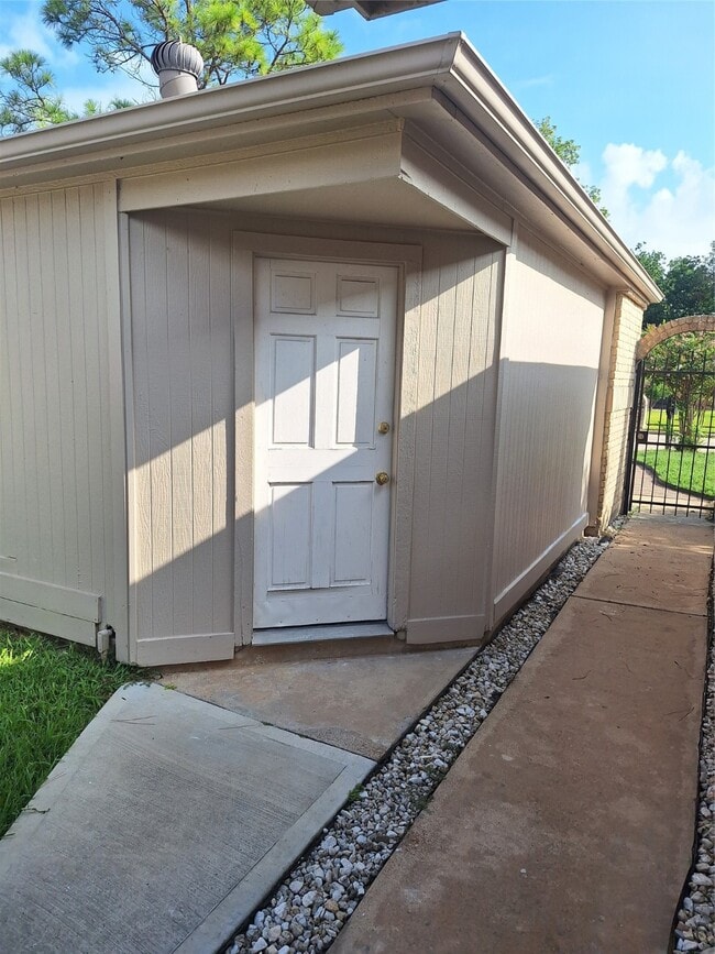 4030 Knoll Glen Dr in Houston, TX - Building Photo - Building Photo