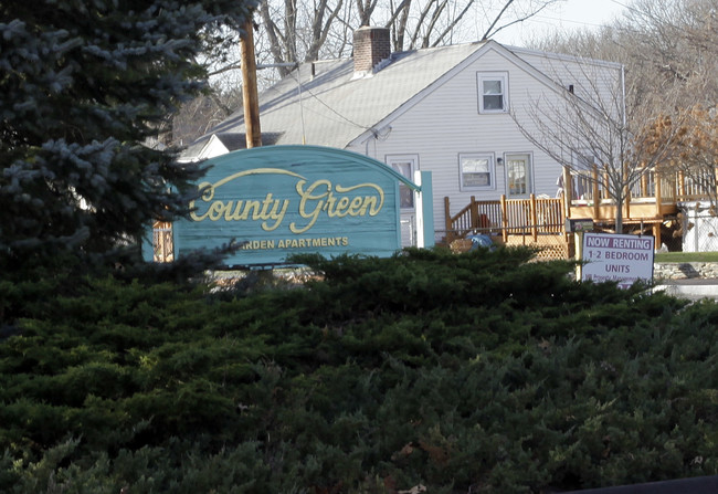 County Green Apartments in Attleboro, MA - Building Photo - Building Photo