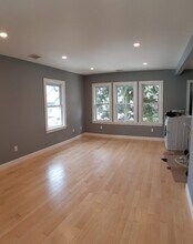 33 Thornton St, Unit 2 in Boston, MA - Foto de edificio - Building Photo