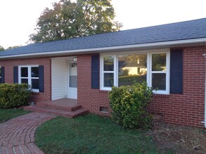 4314 Stokesdale Ave in Winston-Salem, NC - Building Photo - Building Photo