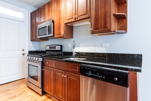 736 W Addison St, Unit 2 in Chicago, IL - Building Photo