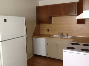 3816 Country Club Rd in Winston-Salem, NC - Building Photo - Building Photo
