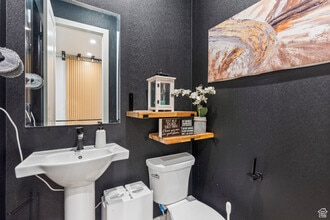 837 S Finley Cir in North Salt Lake, UT - Building Photo - Building Photo