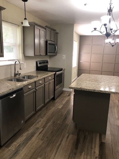 3067 E Claire Dr in Orange, TX - Building Photo - Building Photo