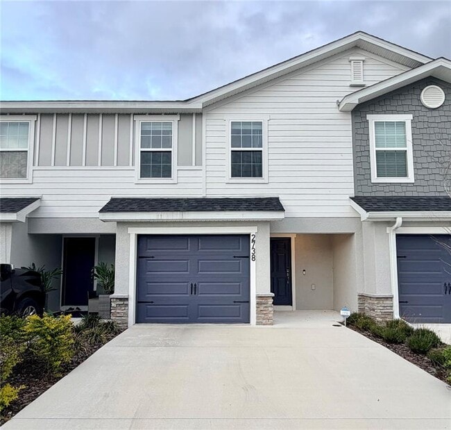 property at 2738 Idyll Lks Cir