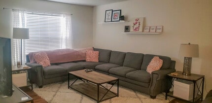 1026 Euclid Ave in Kalamazoo, MI - Foto de edificio - Building Photo