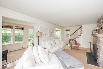 40 McGuirk St in East Hampton, NY - Building Photo - Building Photo