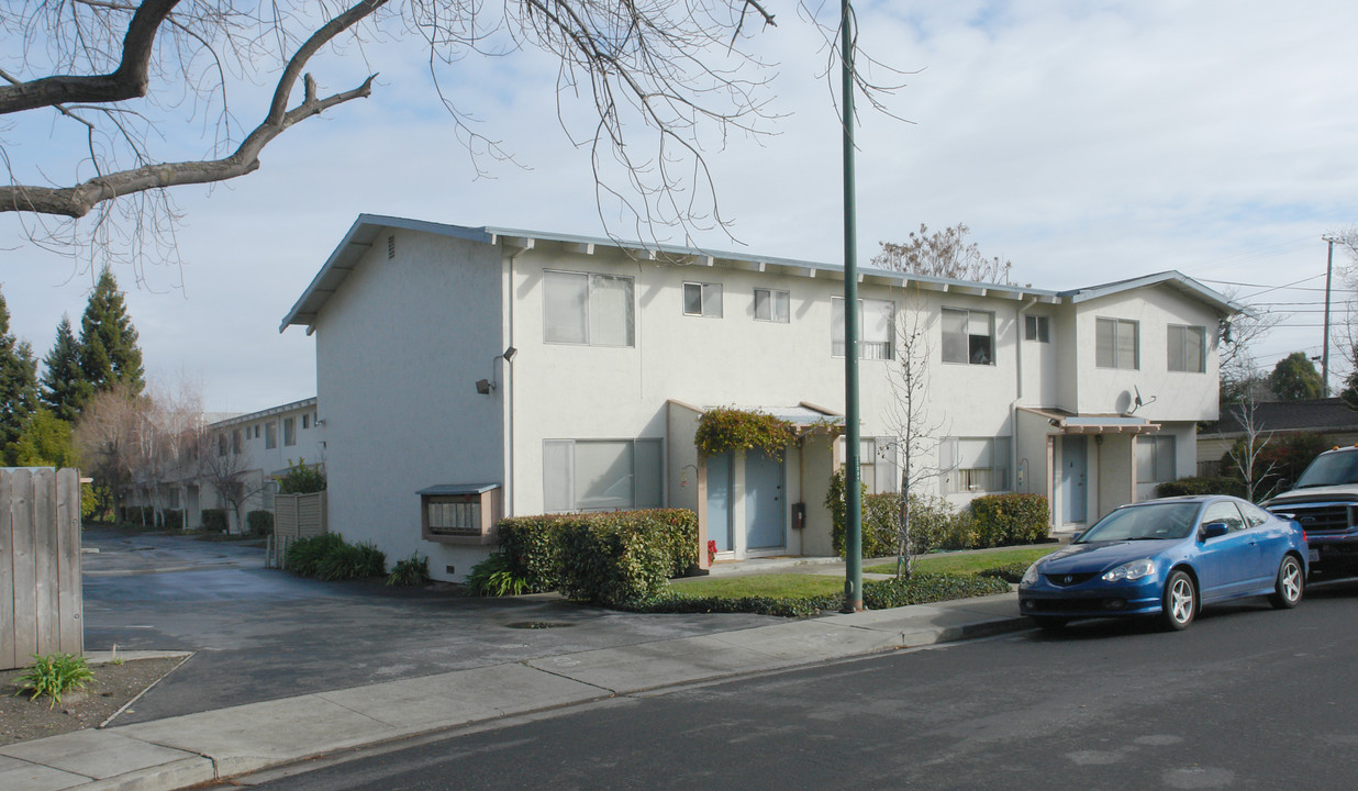 2434 Rock St in Mountain View, CA - Foto de edificio