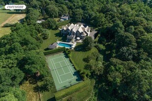 329 N Sea Mecox Rd in Southampton, NY - Building Photo