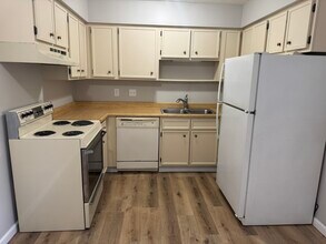 310 30th Avenue Ct, Unit 4 in Moline, IL - Building Photo - Building Photo