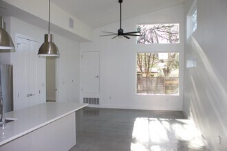 1220 Eleanor St in Austin, TX - Building Photo - Building Photo