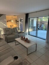 6111 SE Riverboat Dr in Stuart, FL - Building Photo - Building Photo