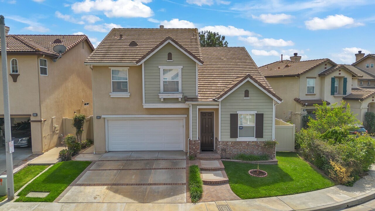 6826 E Horizon Dr in Orange, CA - Building Photo