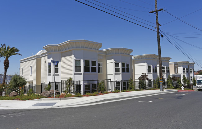 Berrellesa Palms in Martinez, CA - Building Photo - Building Photo