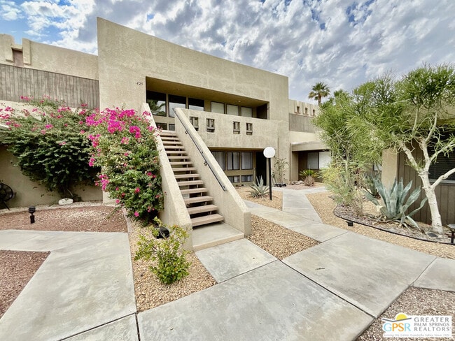 425 Bradshaw E Ln in Palm Springs, CA - Building Photo - Building Photo