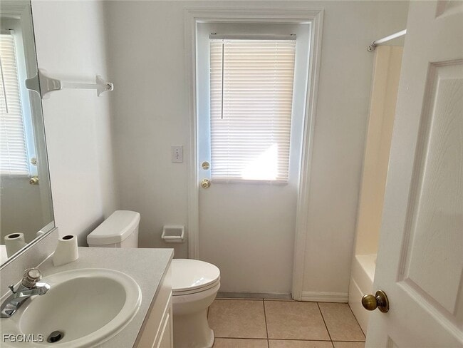 522 Denbighshire St in Lehigh Acres, FL - Building Photo - Building Photo