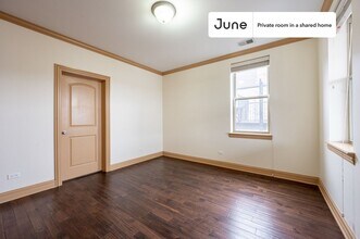 Private bedroom in 3 bed/2 bath Home in Chicago, IL - Building Photo - Building Photo
