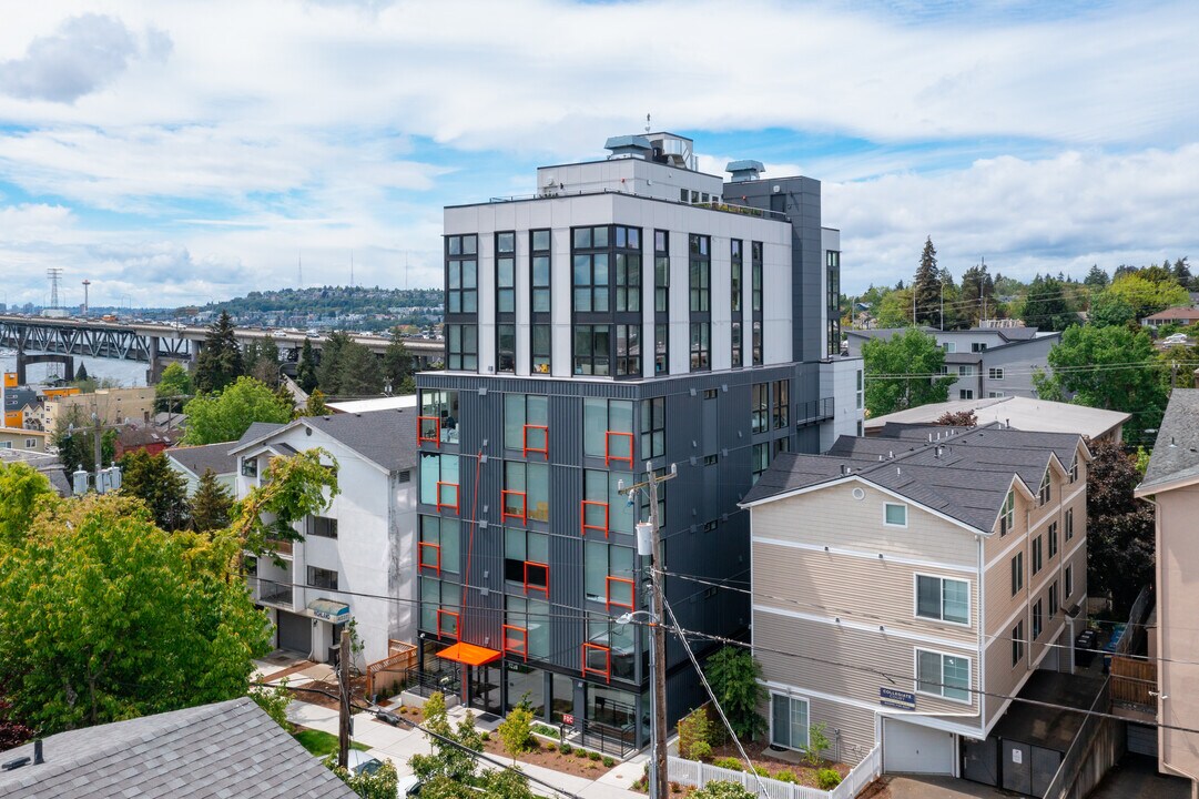 Sora Apartments in Seattle, WA - Building Photo