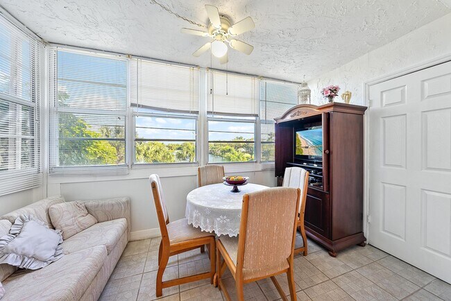 225 Bonnie Blvd in Palm Springs, FL - Building Photo - Building Photo