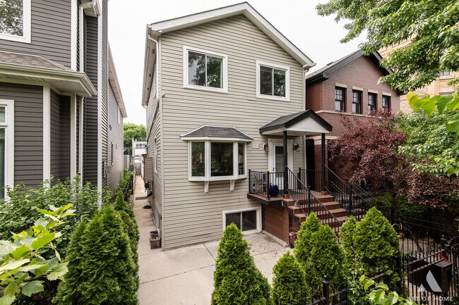2510 N Artesian Ave in Chicago, IL - Building Photo - Building Photo