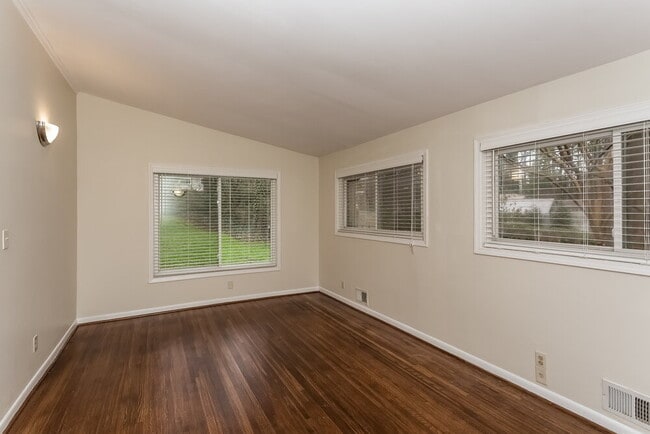 2432 Woodacres Rd NE in Atlanta, GA - Building Photo - Building Photo