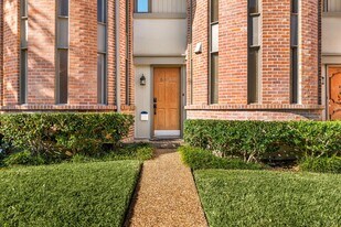 6453 Bayou Glen Rd in Houston, TX - Building Photo