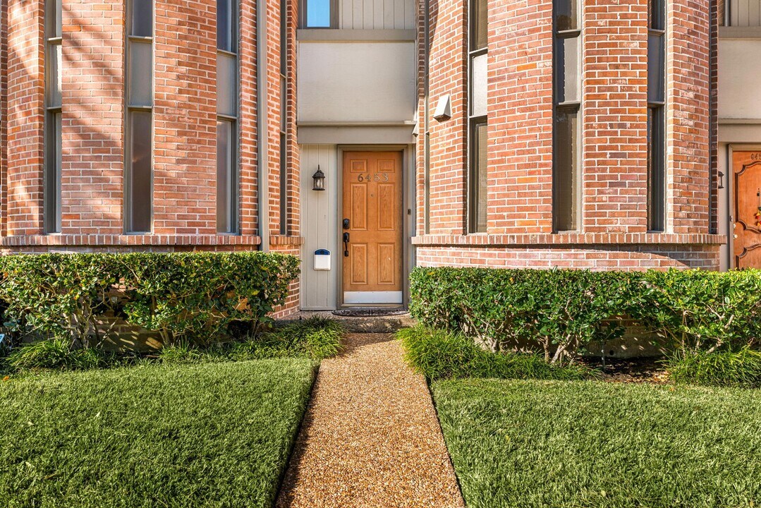 6453 Bayou Glen Rd in Houston, TX - Building Photo