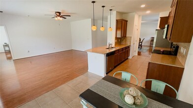 6411 Foxbury Ridge Lane in Riverview, FL - Building Photo - Building Photo
