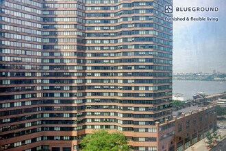 635 W 42nd St in New York, NY - Building Photo - Building Photo