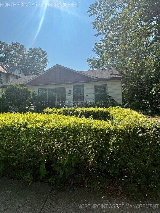 1386 E 185th St in Cleveland, OH - Building Photo