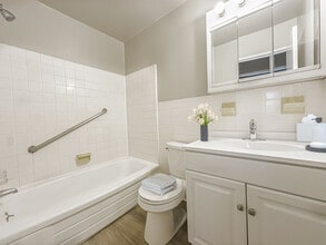 Creekside North Apartments in Lancaster, PA - Building Photo - Building Photo