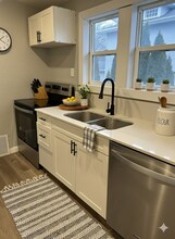 2115 W 4th St in Waterloo, IA - Building Photo - Building Photo