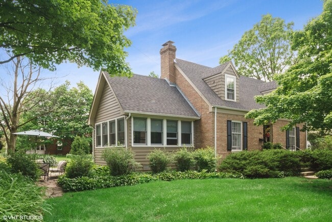 property at 326 W Evergreen St