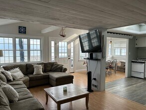 49 Ocean Rd N in Duxbury, MA - Building Photo - Building Photo