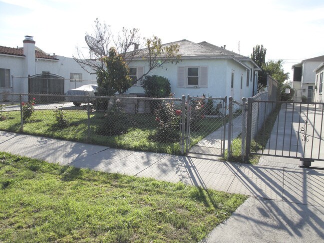 1554 W 79th St in Los Angeles, CA - Building Photo - Building Photo