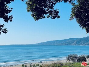 757 Ocean Ave in Santa Monica, CA - Building Photo - Building Photo