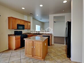 17558 W Bridger St in Surprise, AZ - Foto de edificio - Building Photo