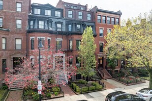 447 Beacon St in Boston, MA - Building Photo
